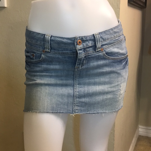 💙Like new Jean skirt by Guess💙 - Picture 7 of 8